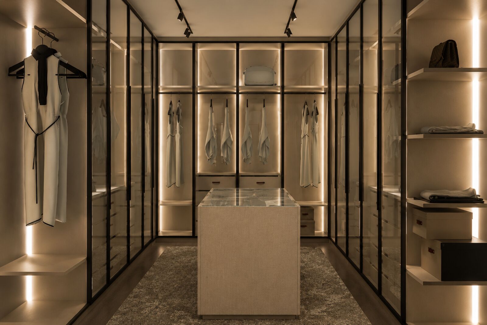 679 NE 77th St — Dressing Rooms